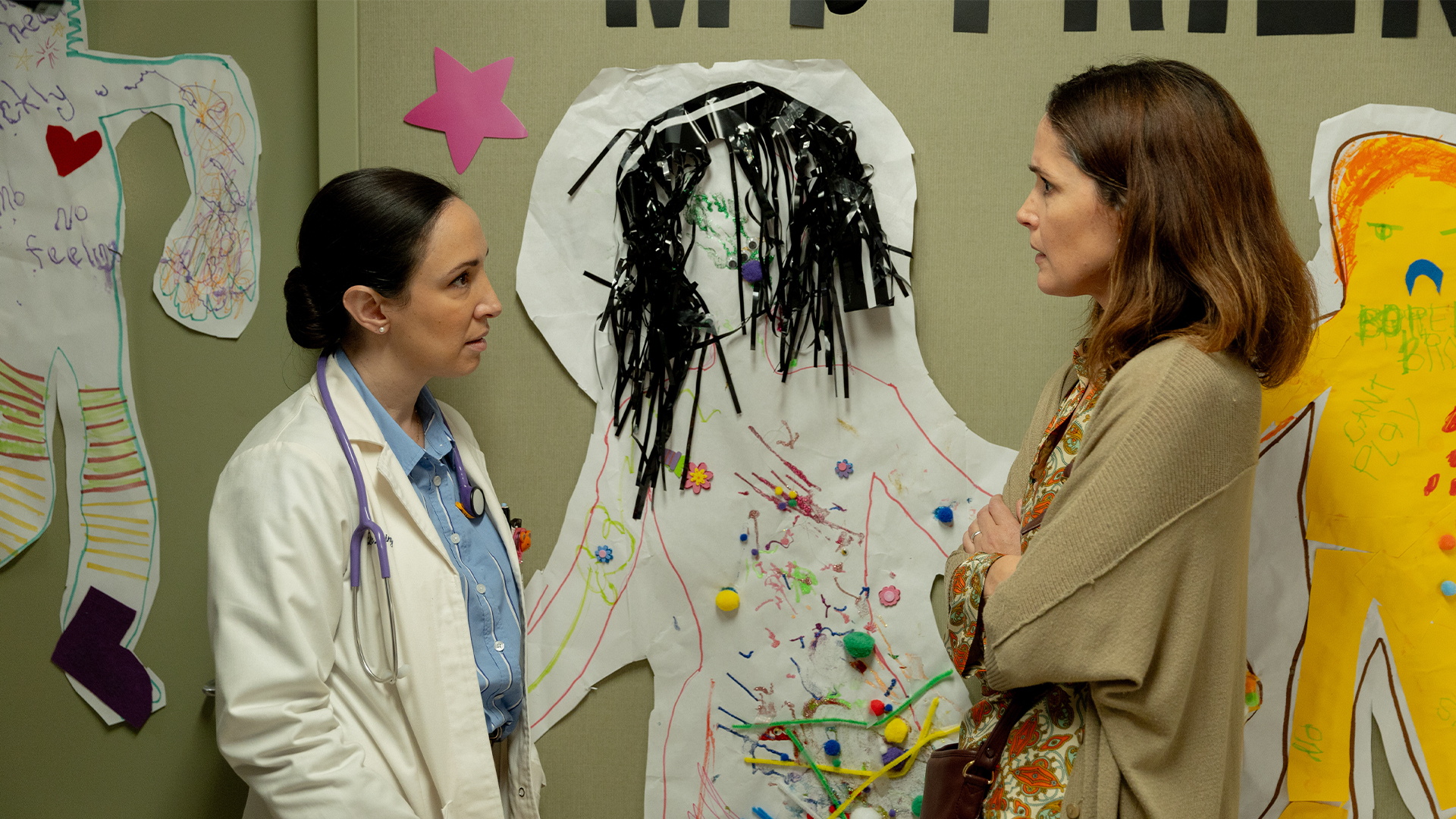 接近母愛的形狀,是《媽的踹爆你》裡的一根中指